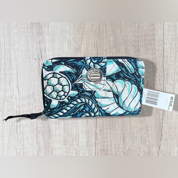 NWT Vera Bradley wallet - Picture 1 of 5